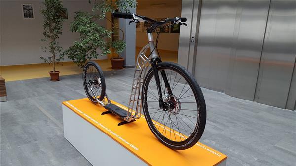 第一款仿生3D打印滑板車,捷克大學團隊與雷尼紹合作開發 第一款仿生3D打印滑板車,捷克大學團隊與雷尼紹合作開發