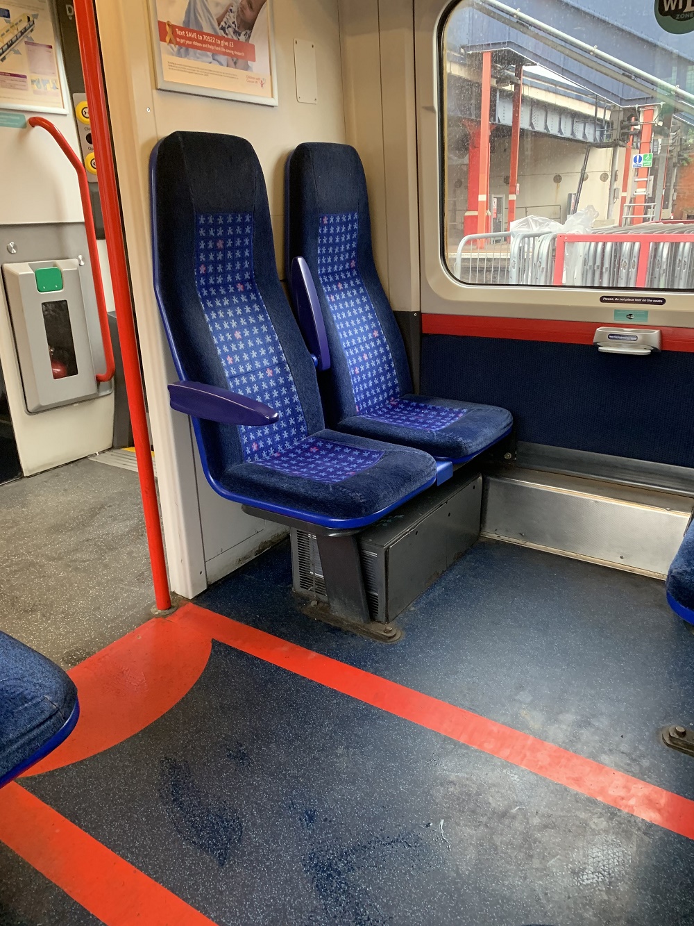 Chiltern Railways火車上的3D打印扶手 Chiltern Railways火車上的3D打印扶手